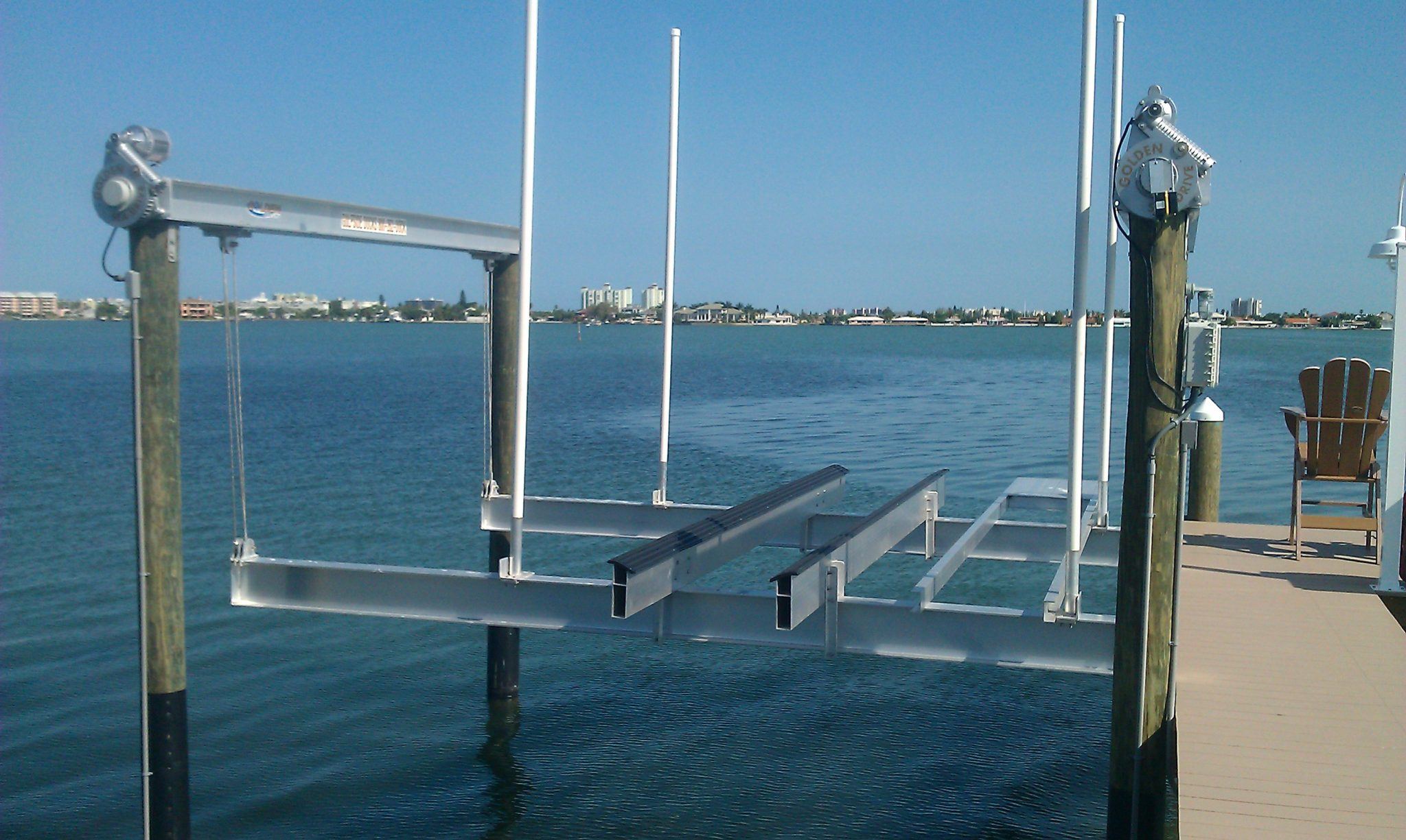 Golden Sea-drive Boat Lift 